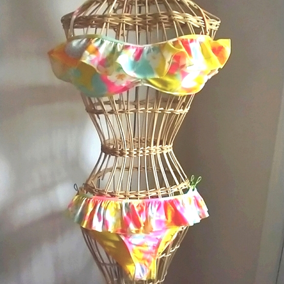 Tracy Feith Other - NWOT⛱️ Colorful Ruffled Bikini